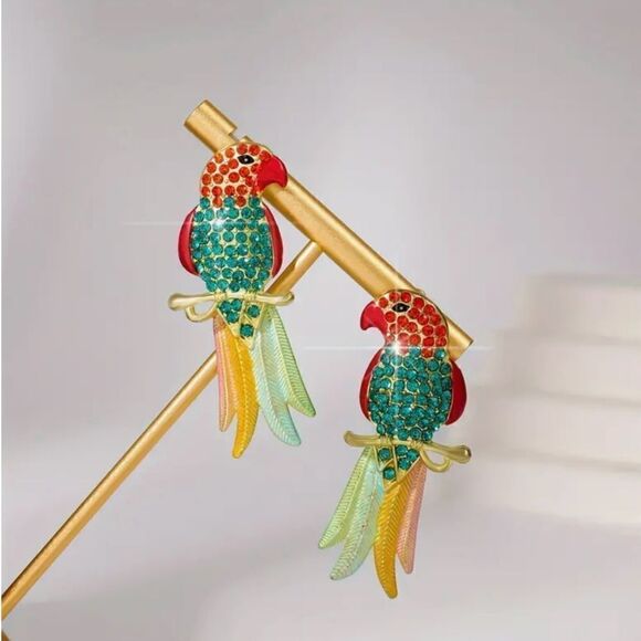 🦜 NEW Betsey Johnson colorful& sparkling parrot earrings 🦜 - Picture 5 of 7